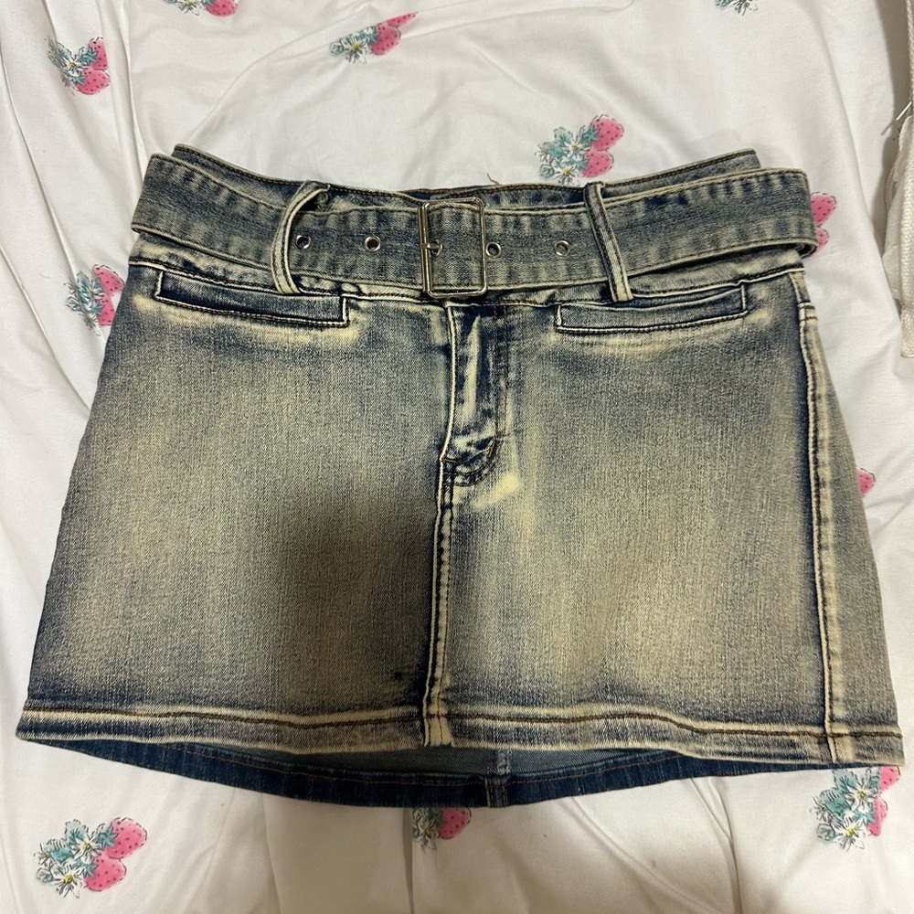 Denim mini skirt with belt